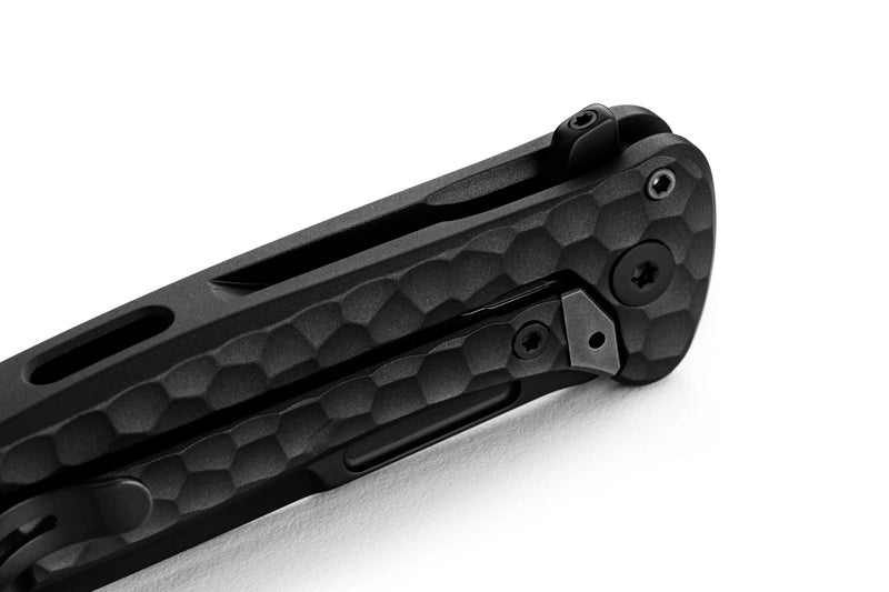 Lion Steel Emmet Black Hammertone Aluminum (2.83" Old Black PVD Stonewashed MagnaCut) Folding Knife [EM01A BB] - pocket clip and frame lock detail