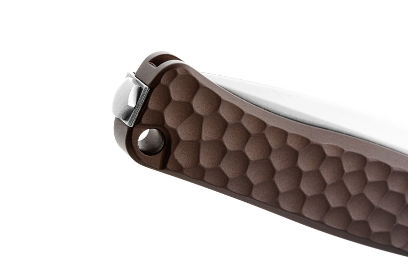 Lion Steel Emmet Earth Hammertone Aluminum (2.83" Stonewashed MagnaCut) Folding Knife [EM01A ES] - handle and flipper detail