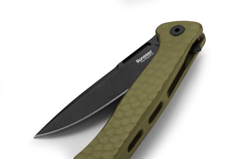 Lion Steel Emmet Green Hammertone Aluminum (2.83" Old Black PVD Stonewashed MagnaCut) Folding Knife [EM01A GB] - blade and opening detail