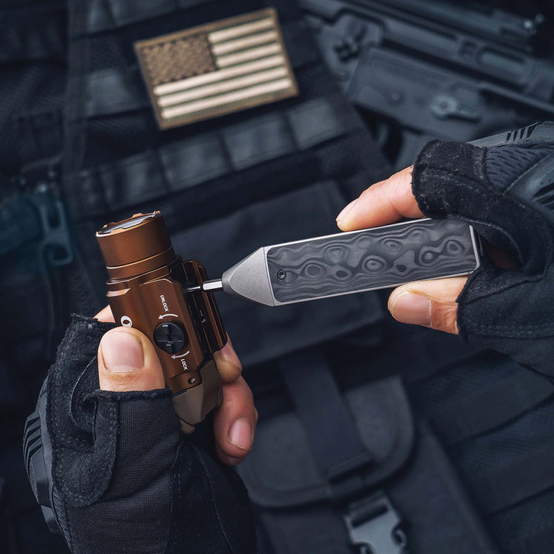 Olight Otacle D2 Titanium EDC Bit Driver with Carbon Fiber Insert (OLTOTACLED2TI) — detail view 6