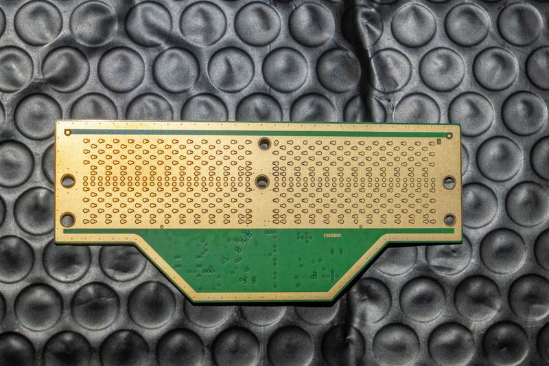 SK hynix 64GB LPDDR5X LPCAMM2 HM8G98BK7FB025N — actual module, photo 2